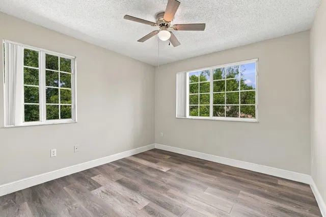 Unit 1410 photo 13