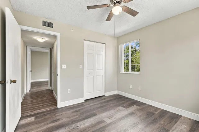 Unit 1410 photo 14