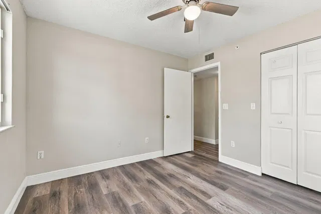 Unit 1410 photo 15