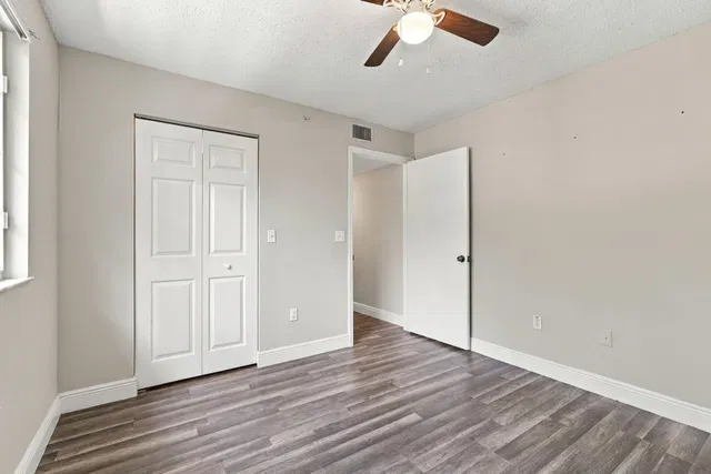 Unit 1410 photo 19