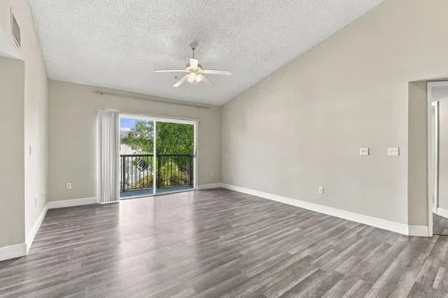 Unit 1410 photo 26