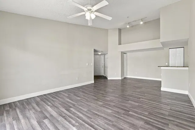 Unit 1410 photo 27