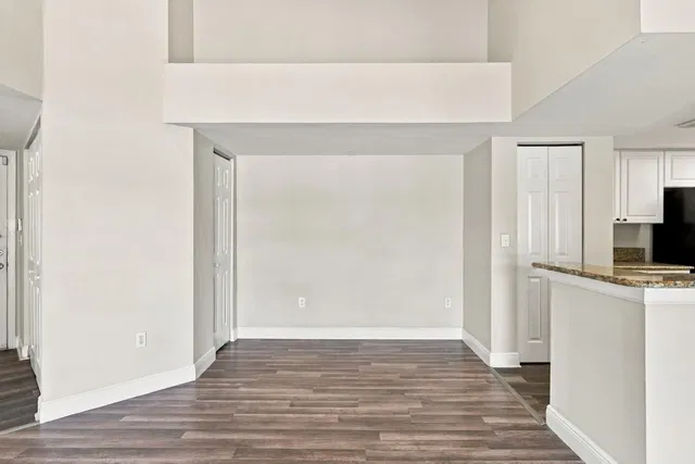 Unit 1410 photo 29