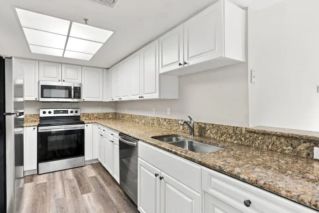 Unit 1410 photo 32