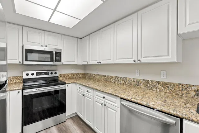 Unit 1410 photo 34