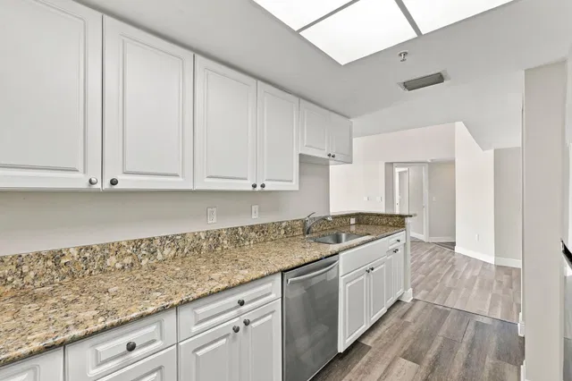 Unit 1410 photo 36