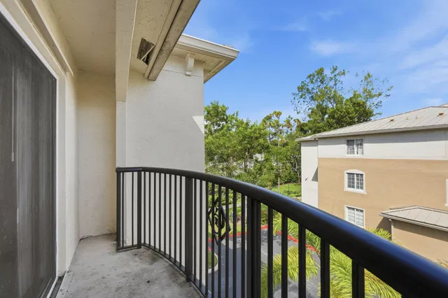 Unit 1410 photo 37