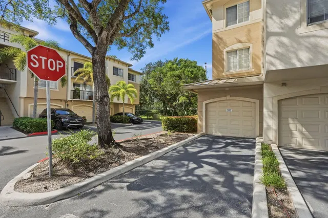 Unit 1410 photo 41