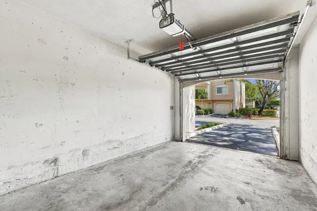 Unit 1410 photo 43