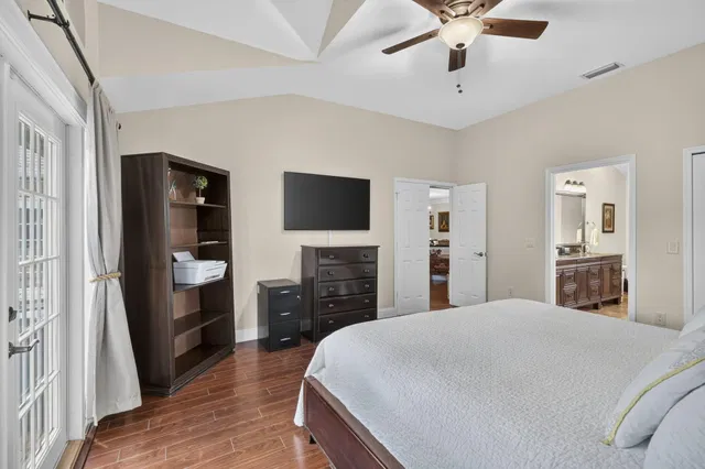 Residence photo 25