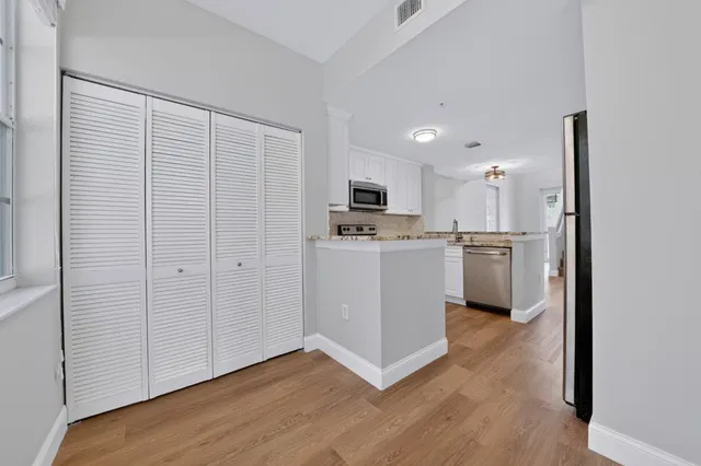 Unit 24 photo 11