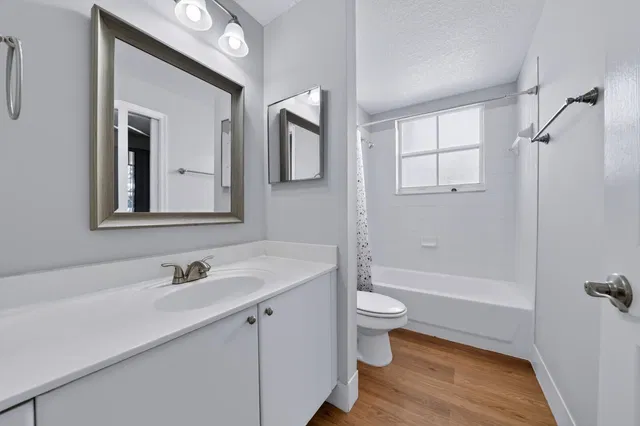 Unit 24 photo 17