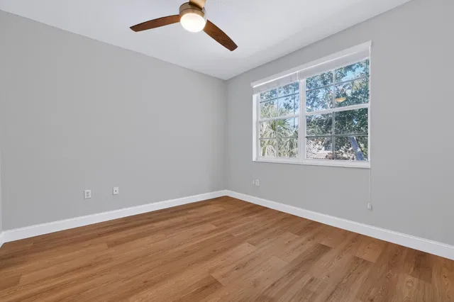 Unit 24 photo 18