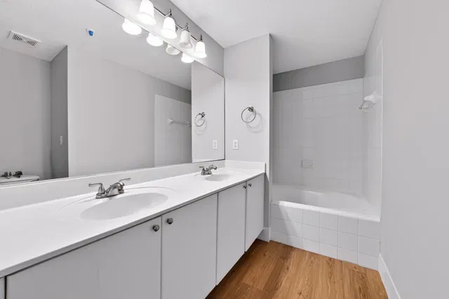 Unit 24 photo 21