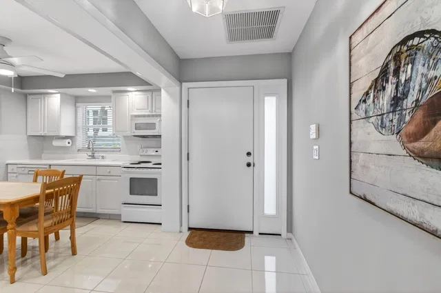 Unit 21 photo 21