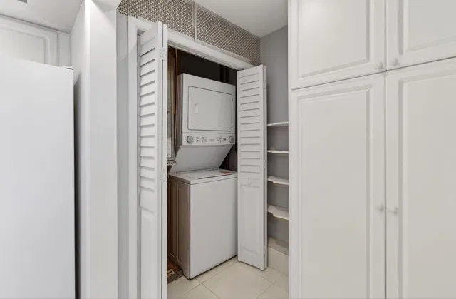 Unit 21 photo 22