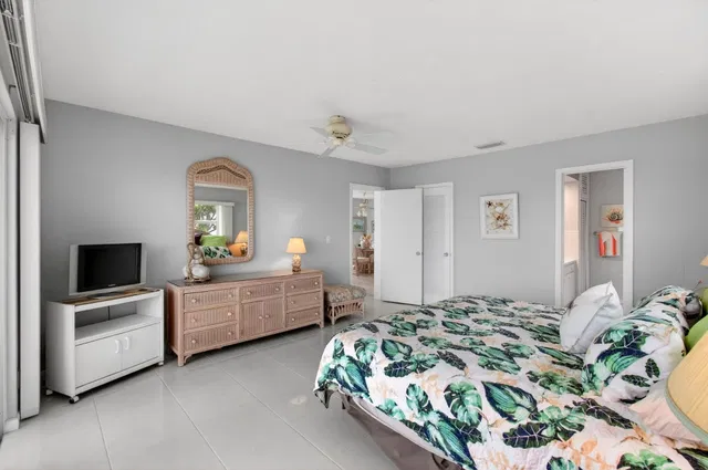 Unit 21 photo 26