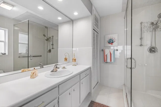 Unit 21 photo 29