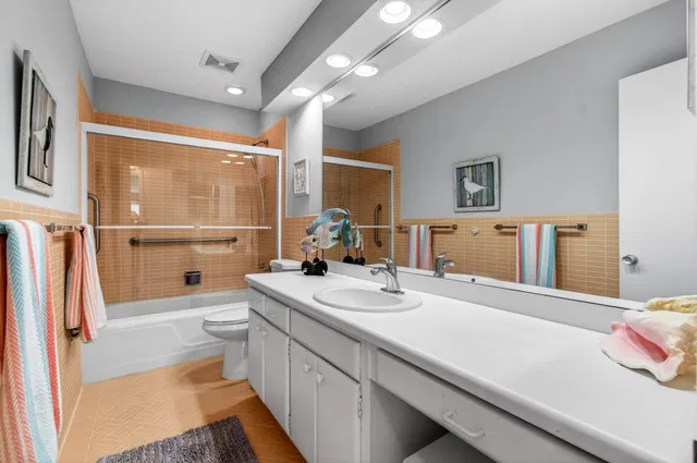 Unit 21 photo 32