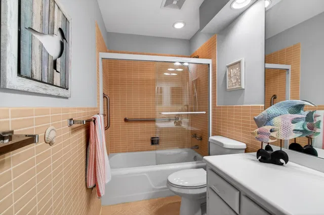 Unit 21 photo 33