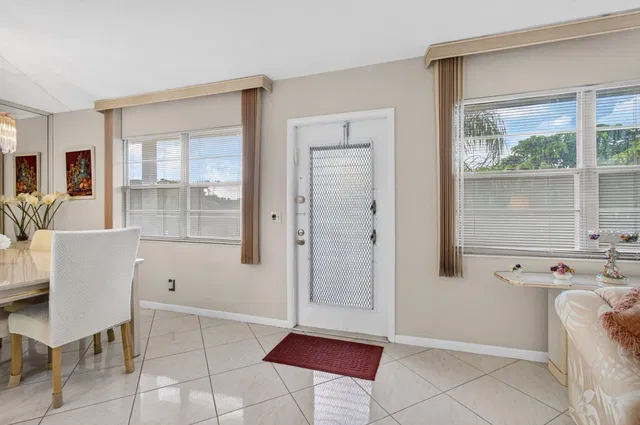 Residence photo 2