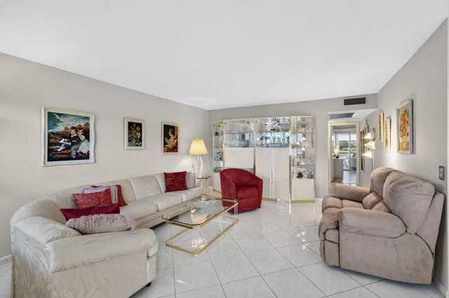 Residence photo 5