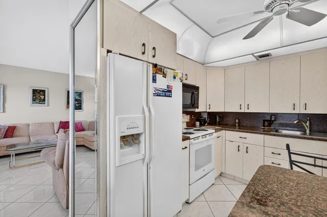 Residence photo 14