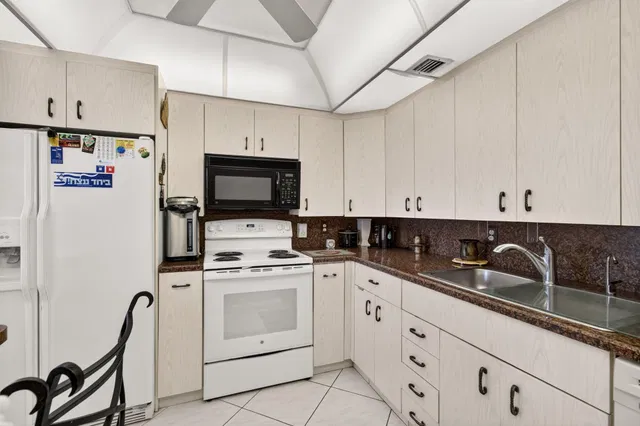 Residence photo 16