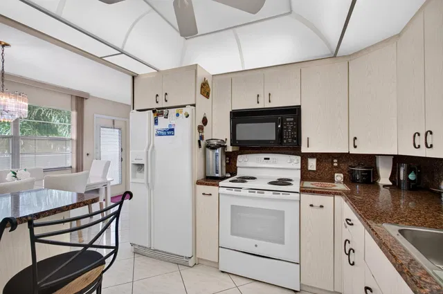 Residence photo 17