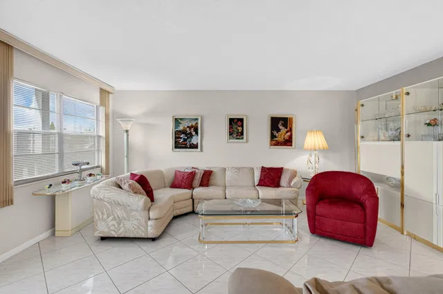 Residence photo 19