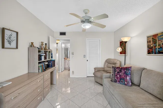 Residence photo 37
