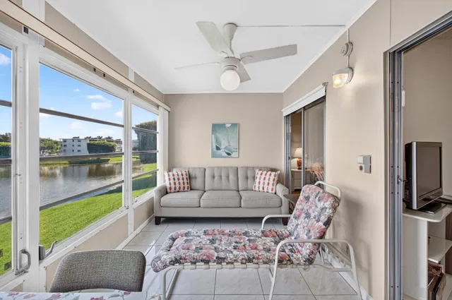 Residence photo 43