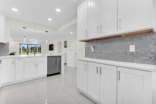 Unit 208 photo 5