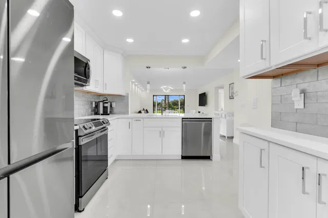 Unit 208 photo 6