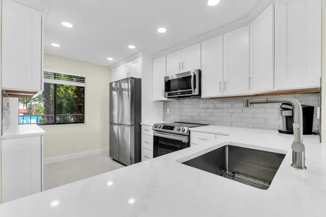 Unit 208 photo 7