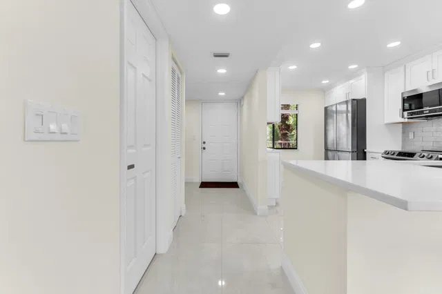 Unit 208 photo 9
