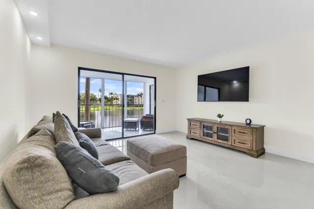 Unit 208 photo 16