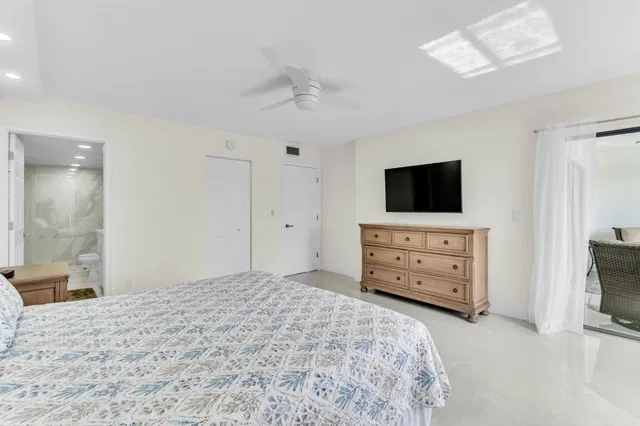 Unit 208 photo 22