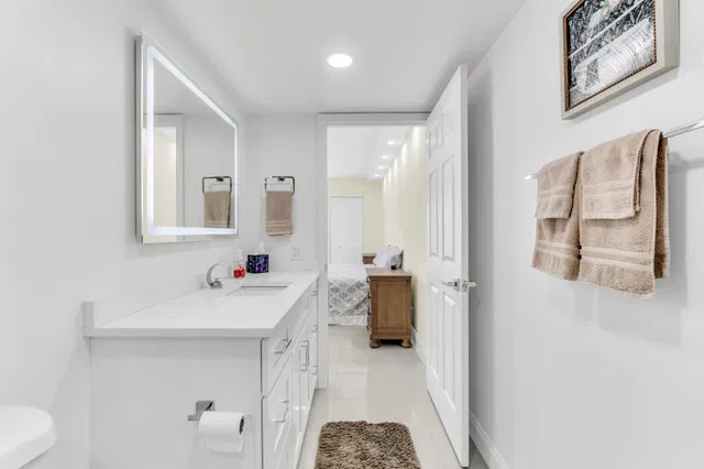 Unit 208 photo 27
