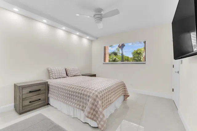 Unit 208 photo 28