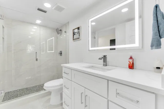 Unit 208 photo 31