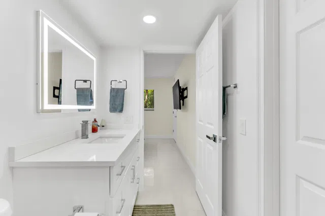 Unit 208 photo 32