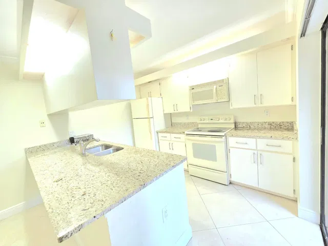 Residence photo 9