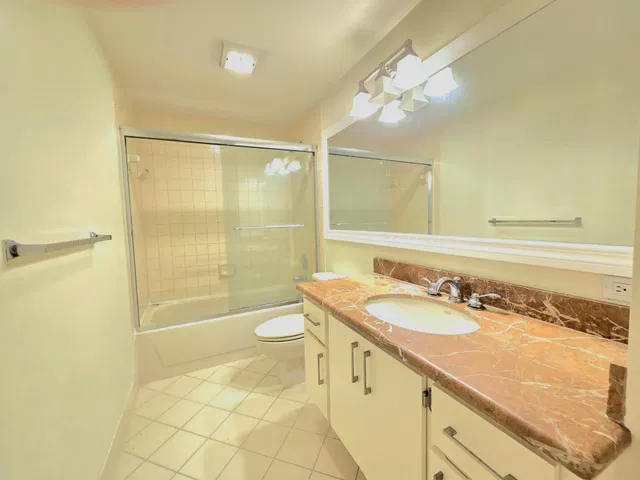 Residence photo 16