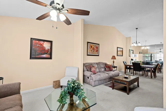 Residence photo 12