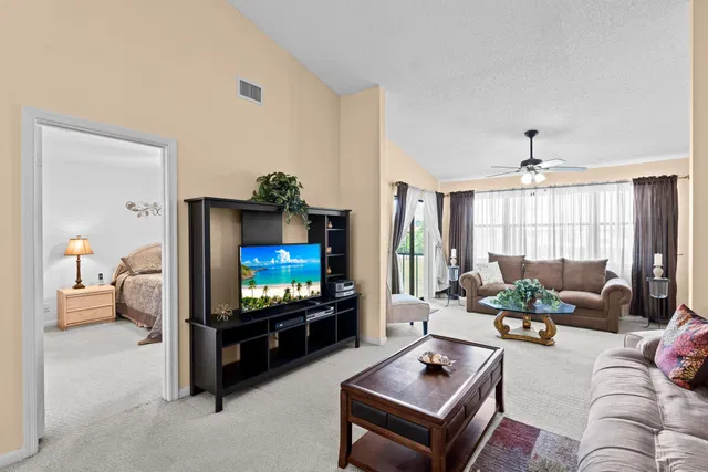 Residence photo 13