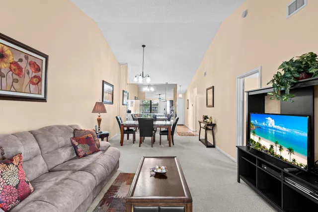 Residence photo 18