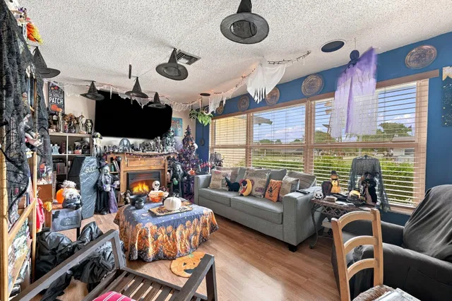 Residence photo 4