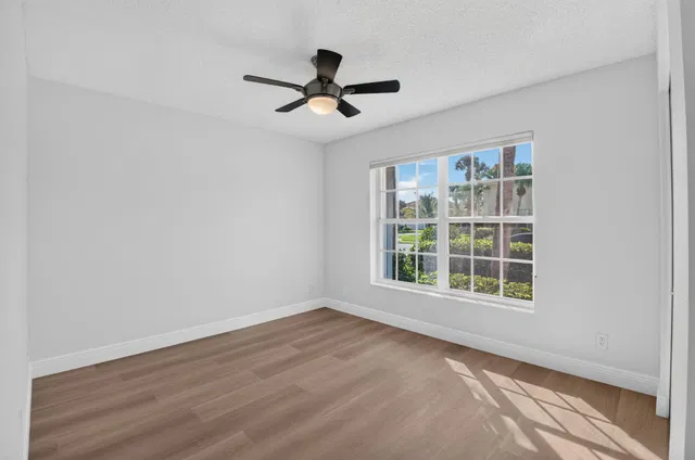 Residence photo 12
