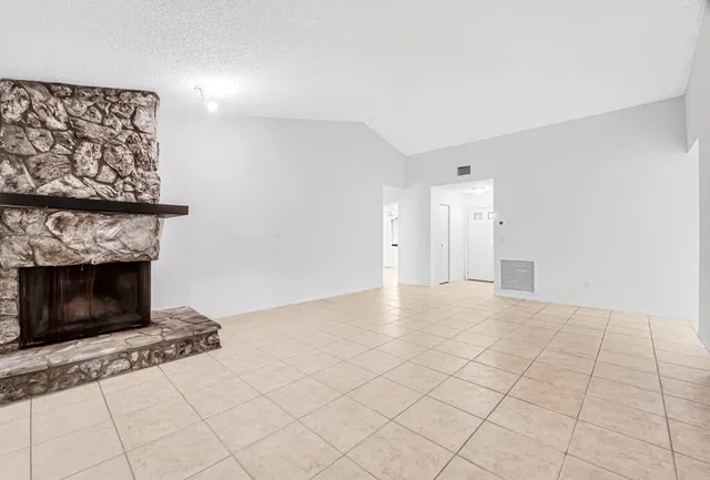 Residence photo 12